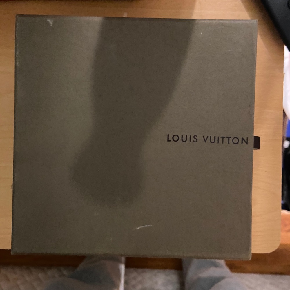 White monogram Louis Vuitton belt - Picture 2 of 3